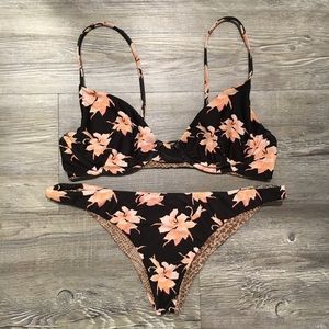 SOLD Acacia Set - Aloha